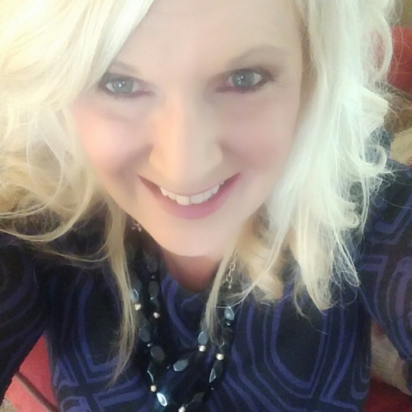 Meet your Posher, Carla - Picture 3 of 8